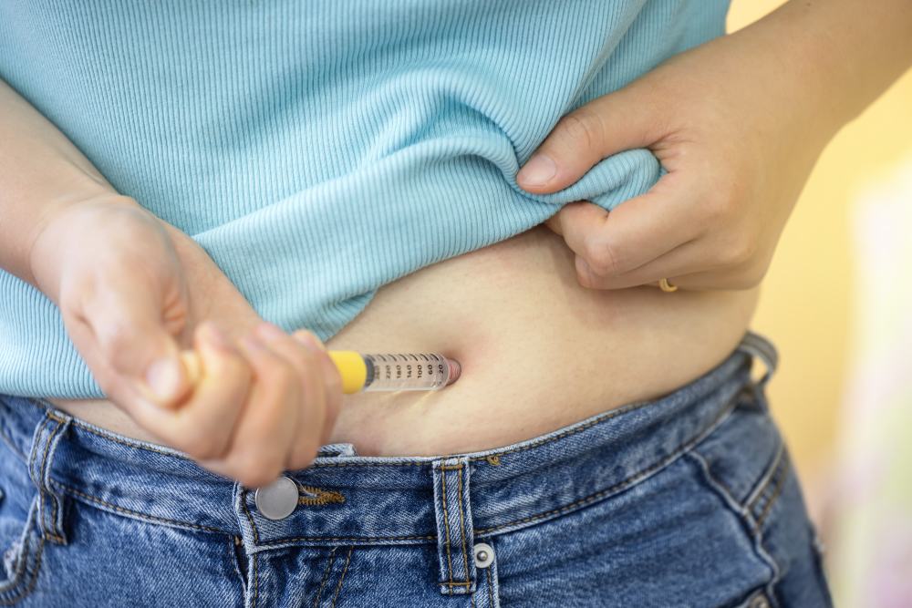 A woman giving herself an injection of Wegovy